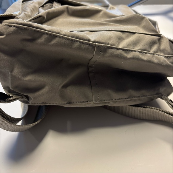 🎒 Fjällräven Kånken Mini (Fog) Backpack – Pre-Owned Like New 🌫️ - Picture 9 of 16